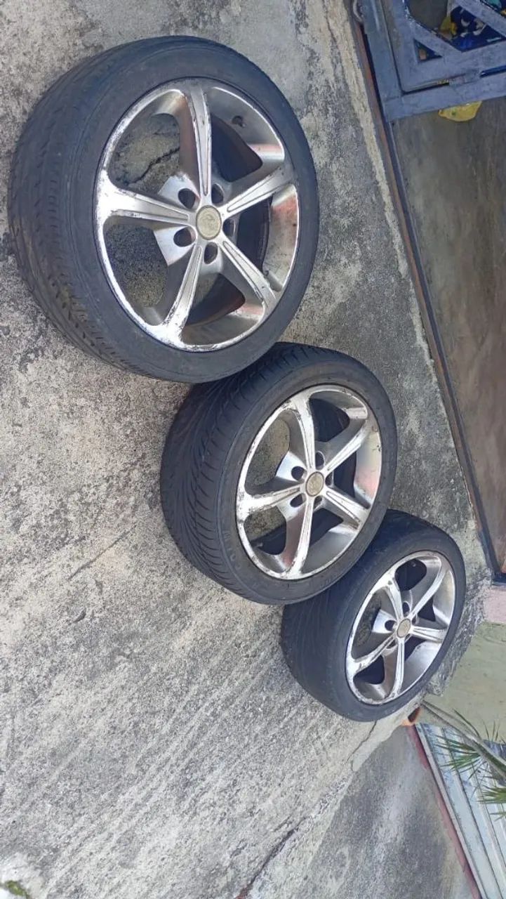 Jogo de rodas Mangels aro 17 + Pneus 215/45 R17