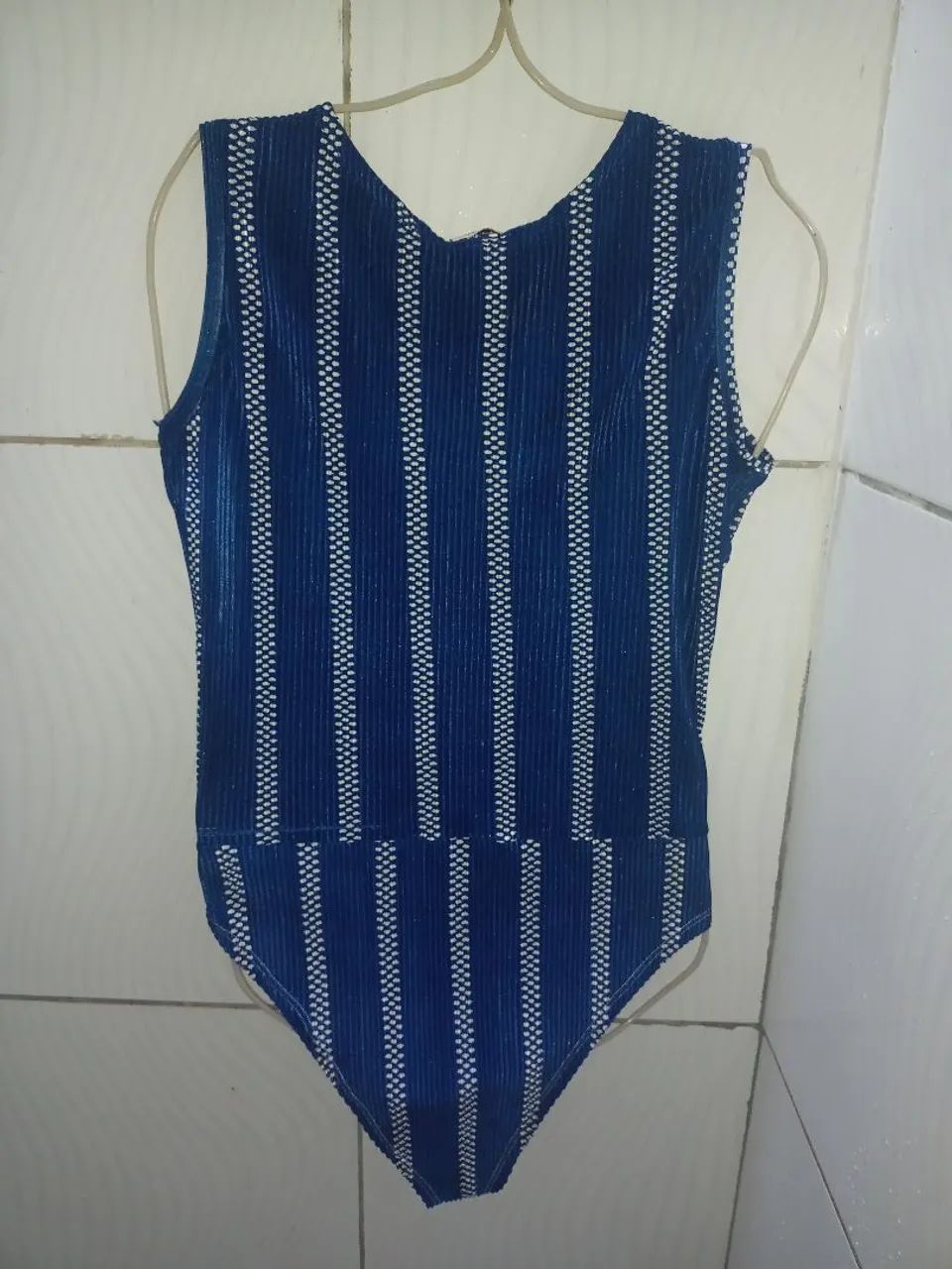 Body Listrado Azul e Branco Feminino M - Foto 4