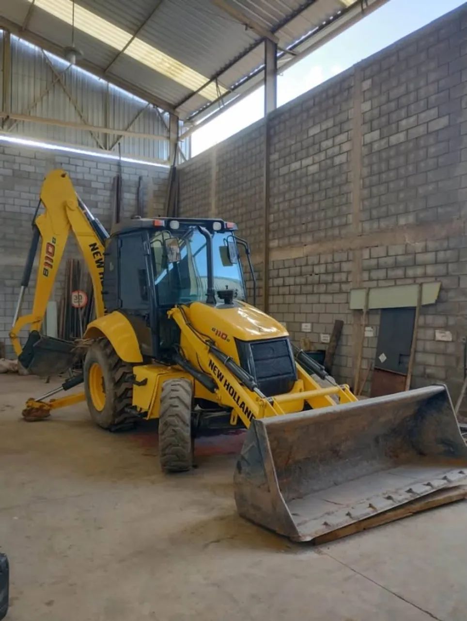 Retroescavadeira New Holland B110B   2014 - Foto 4