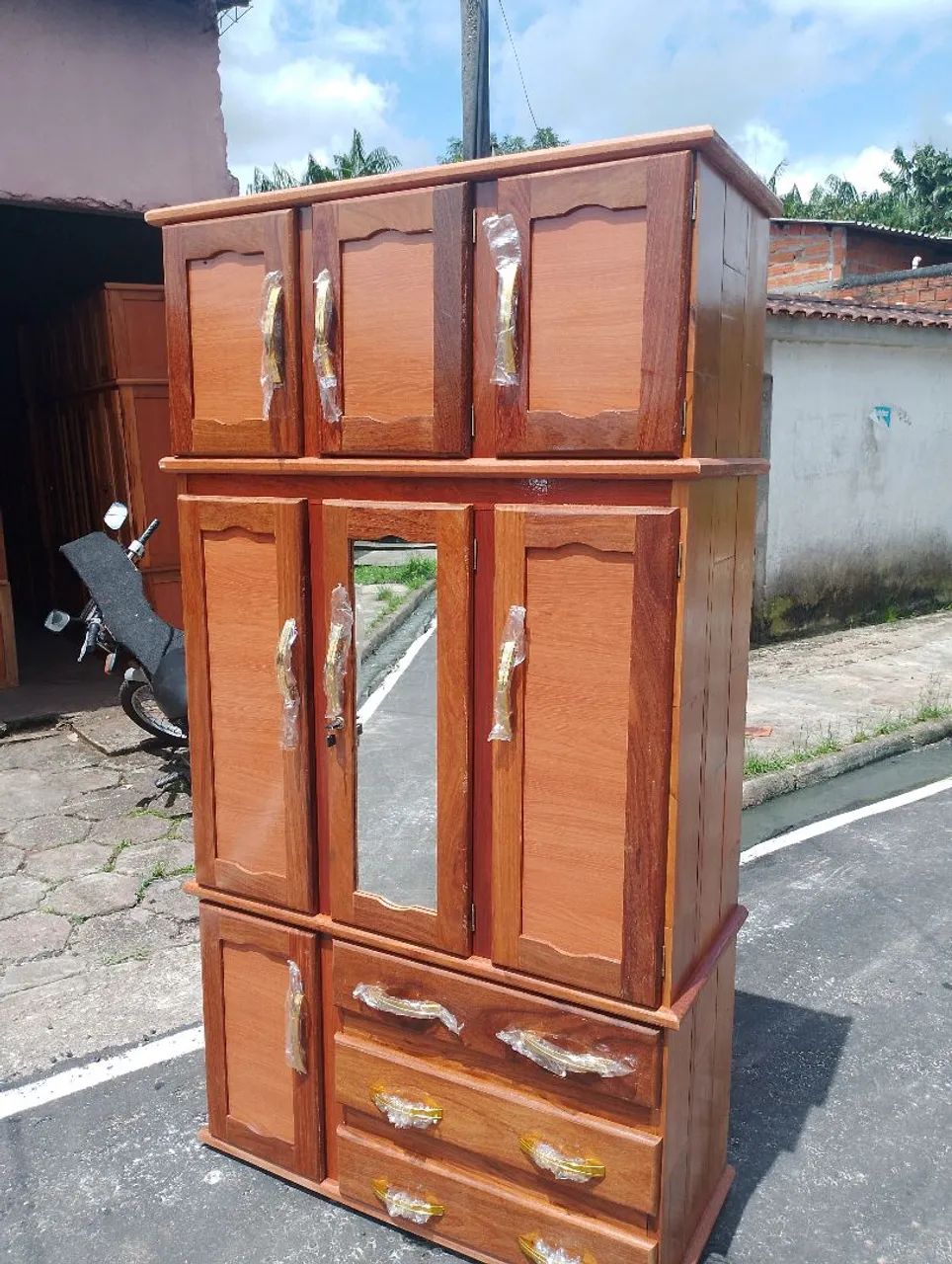 Guarda roupa de solteiro com espelho grande novo 