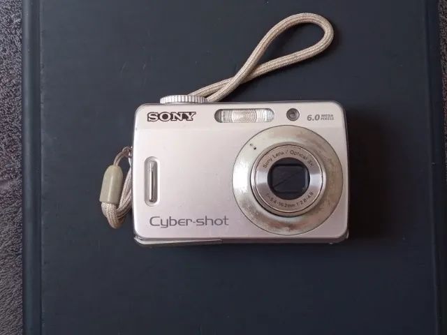 Camera digital Sony Cyber-shot DSC-S500.