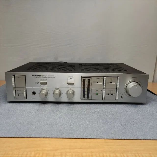 AMPLIFICADOR INTEGRADO PIONEER A-Y7 EM ALUMINIO ESCOVADO 100+100 WATTS