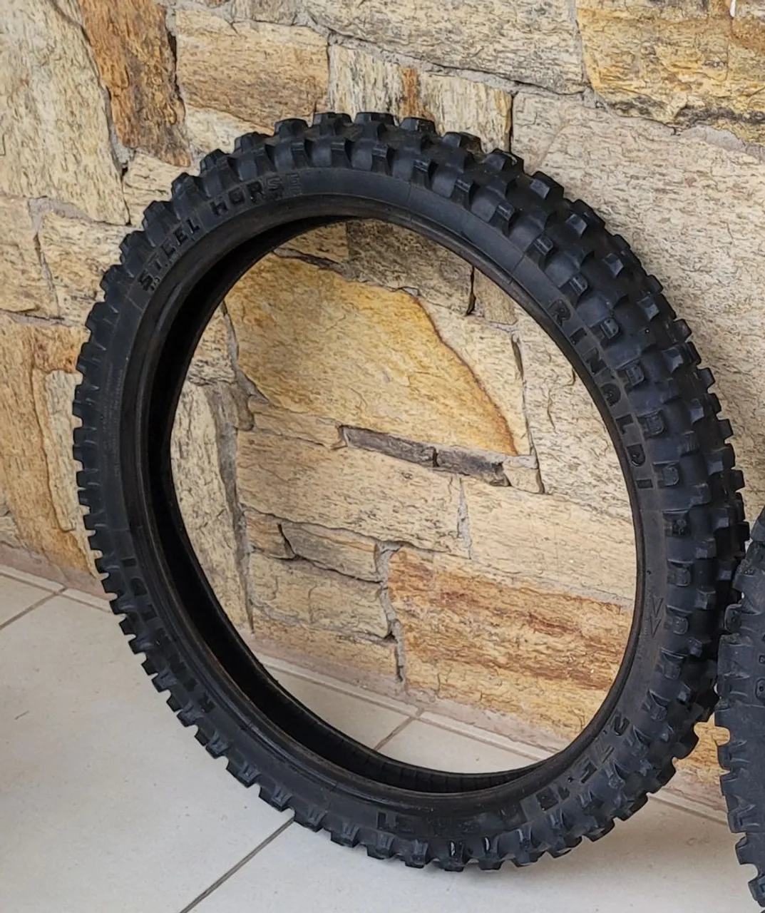 Pneu Rinaldi Trilha 2.75 aro 18