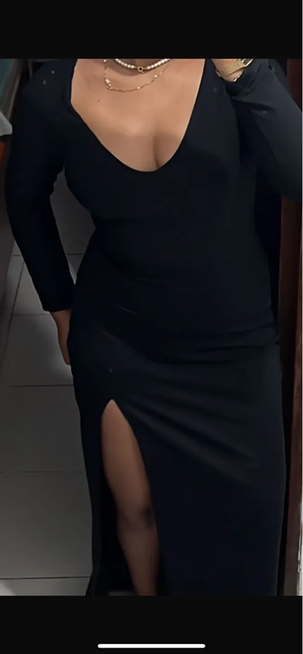 Vestido longo preto com fenda