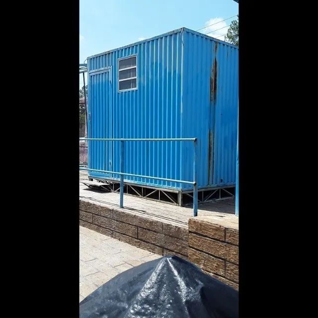 Container 3x2m banheiro com pia, 2 vasos e divisórias