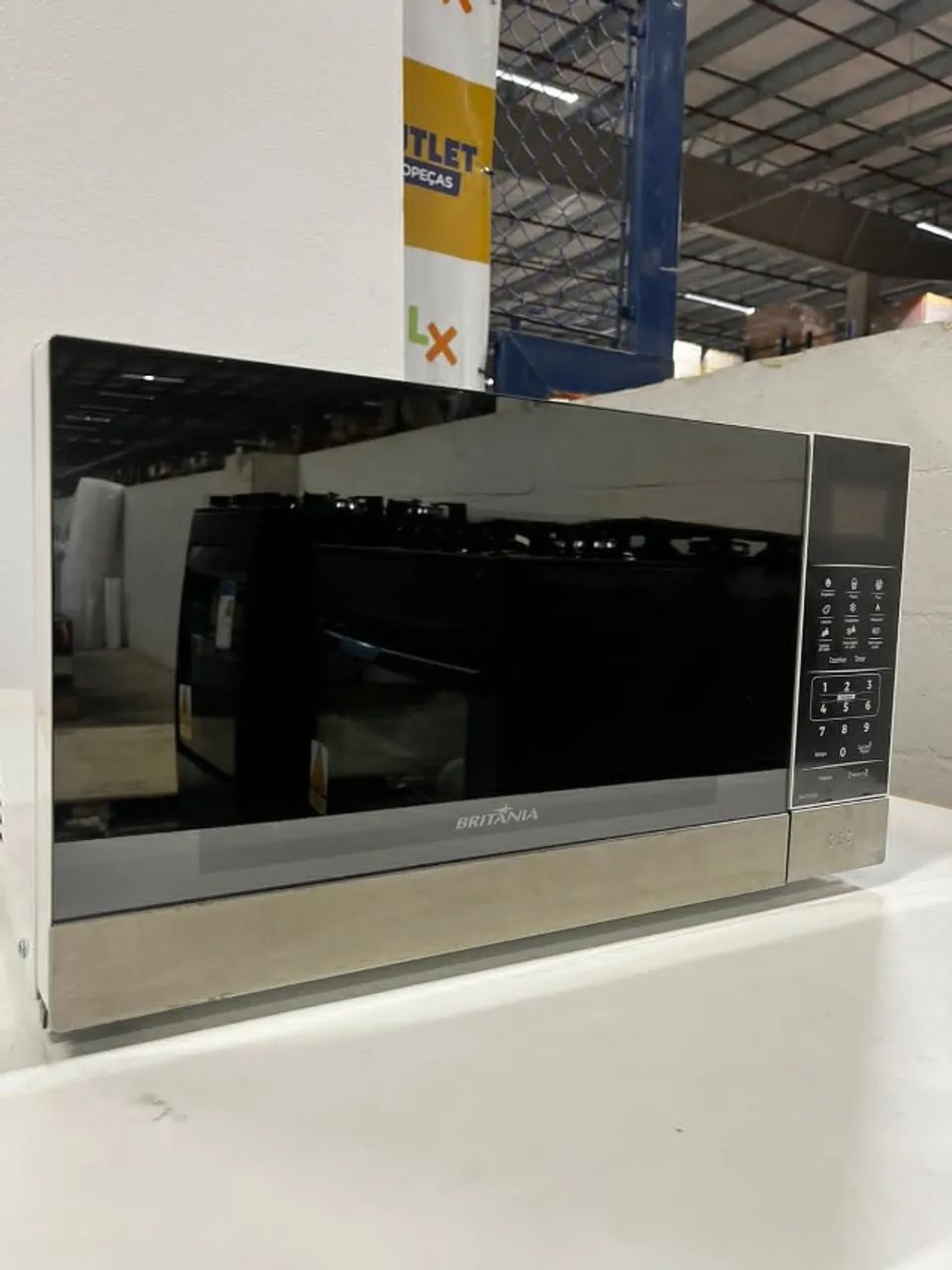  MICROONDAS BRITANIA 26L BR 127V- OUTLET