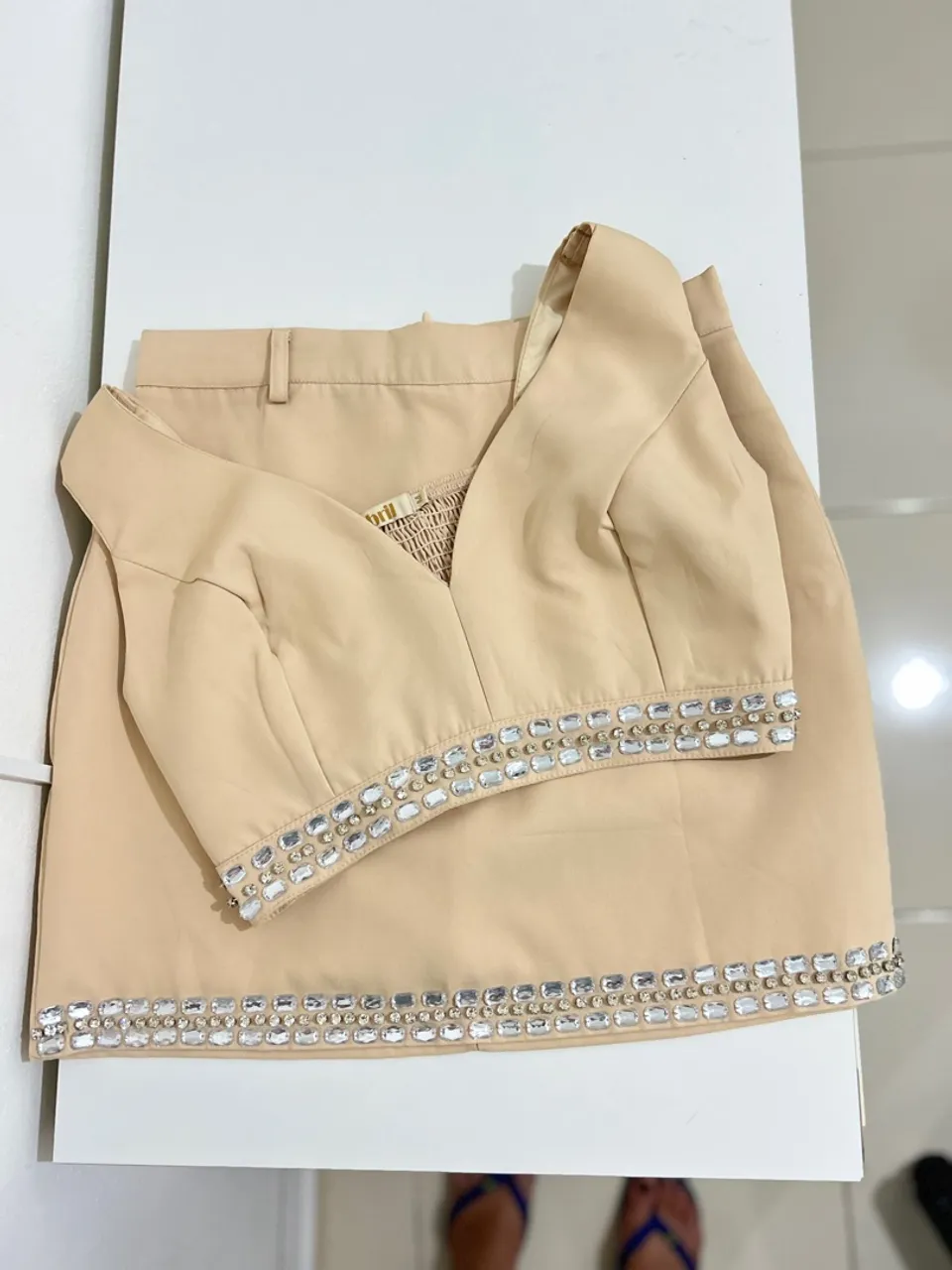 Conjunto Cropped com Saia Bege