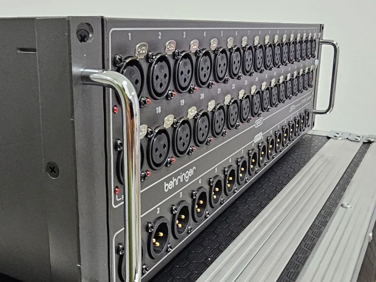 Behringer S32 - Interface de Áudio 32 Canais - Foto 6