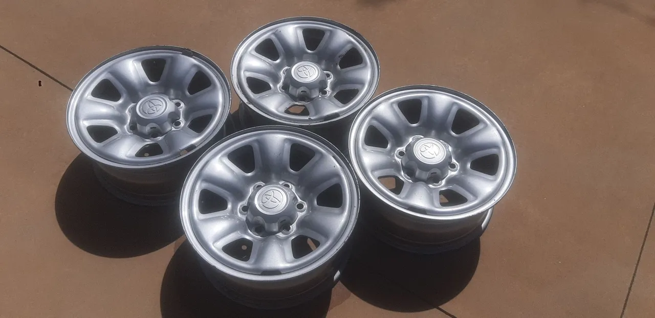 Jogo de Rodas de ferro Toyota hilux