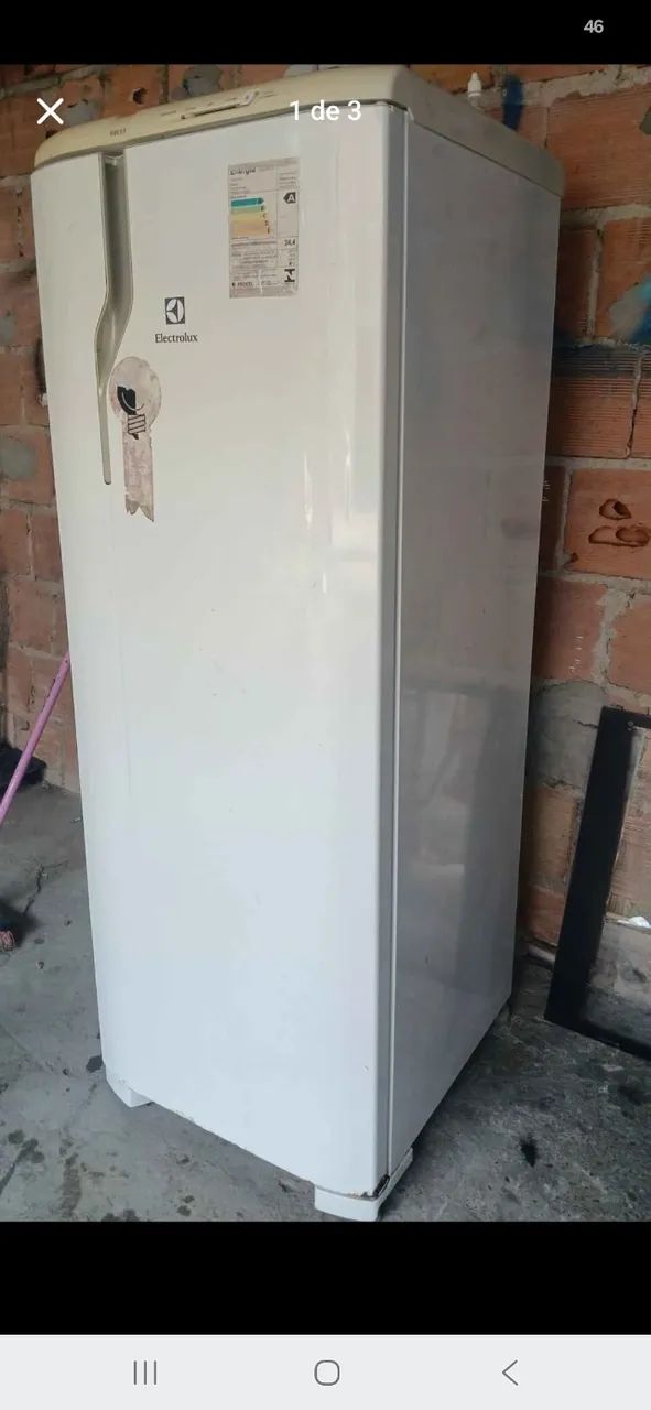 Vende-se uma geladeira 