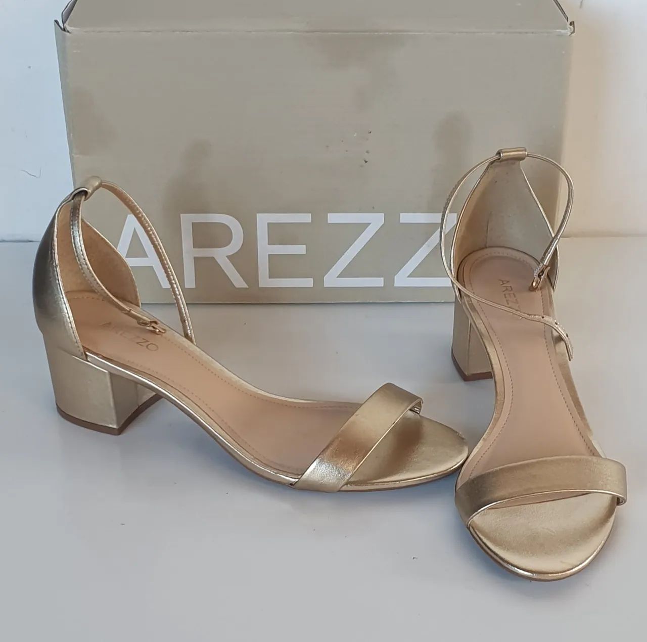 Arezzo - Sandália Dourada Couro - Foto 2