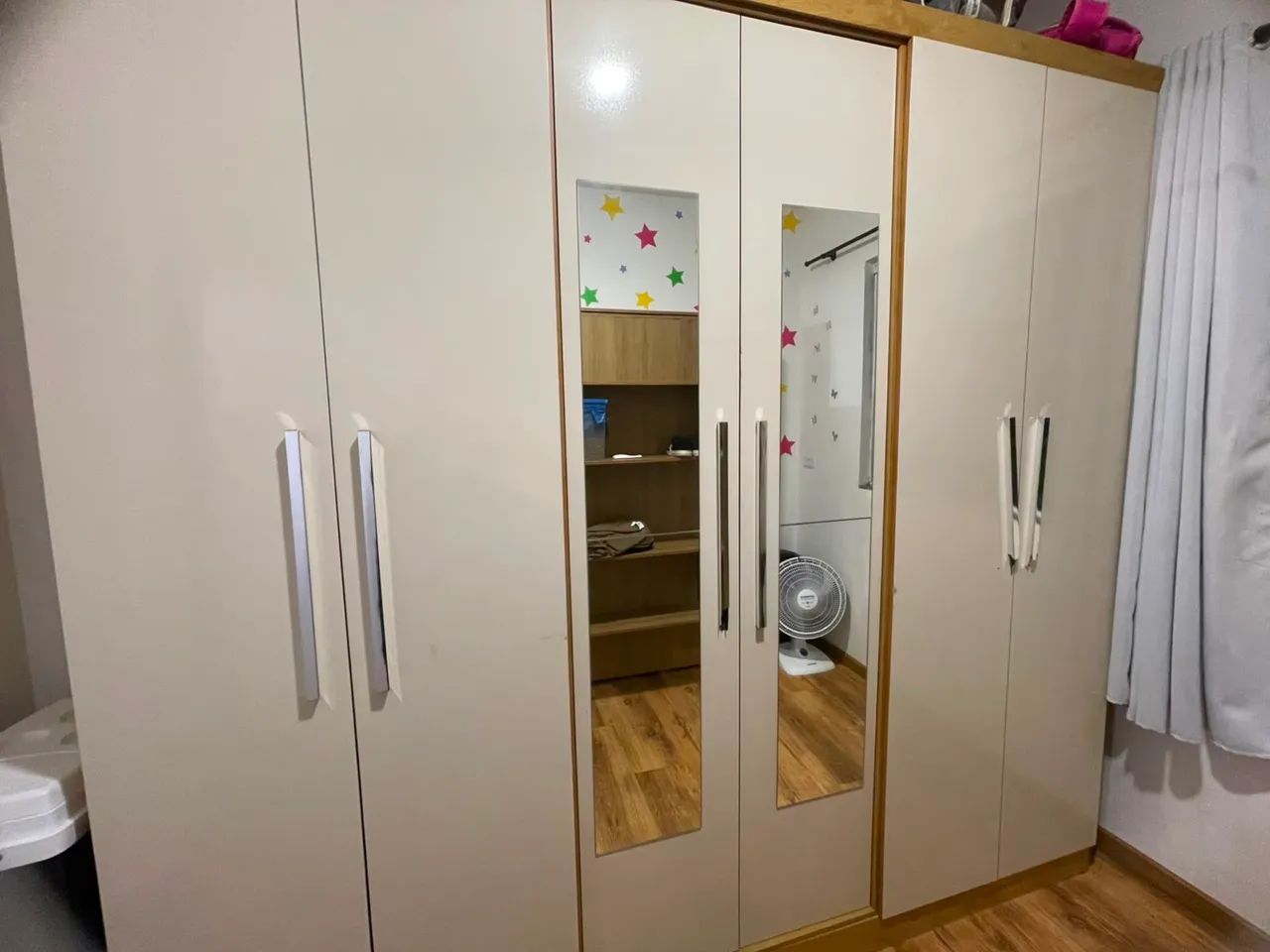 Guarda roupa 6 portas com Espelho