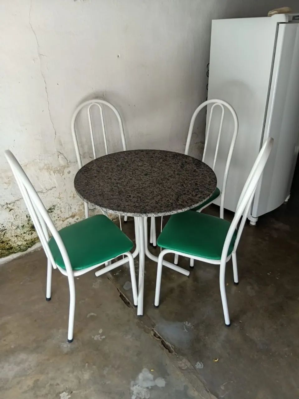 Mesa com 4 cadeiras  - Foto 2