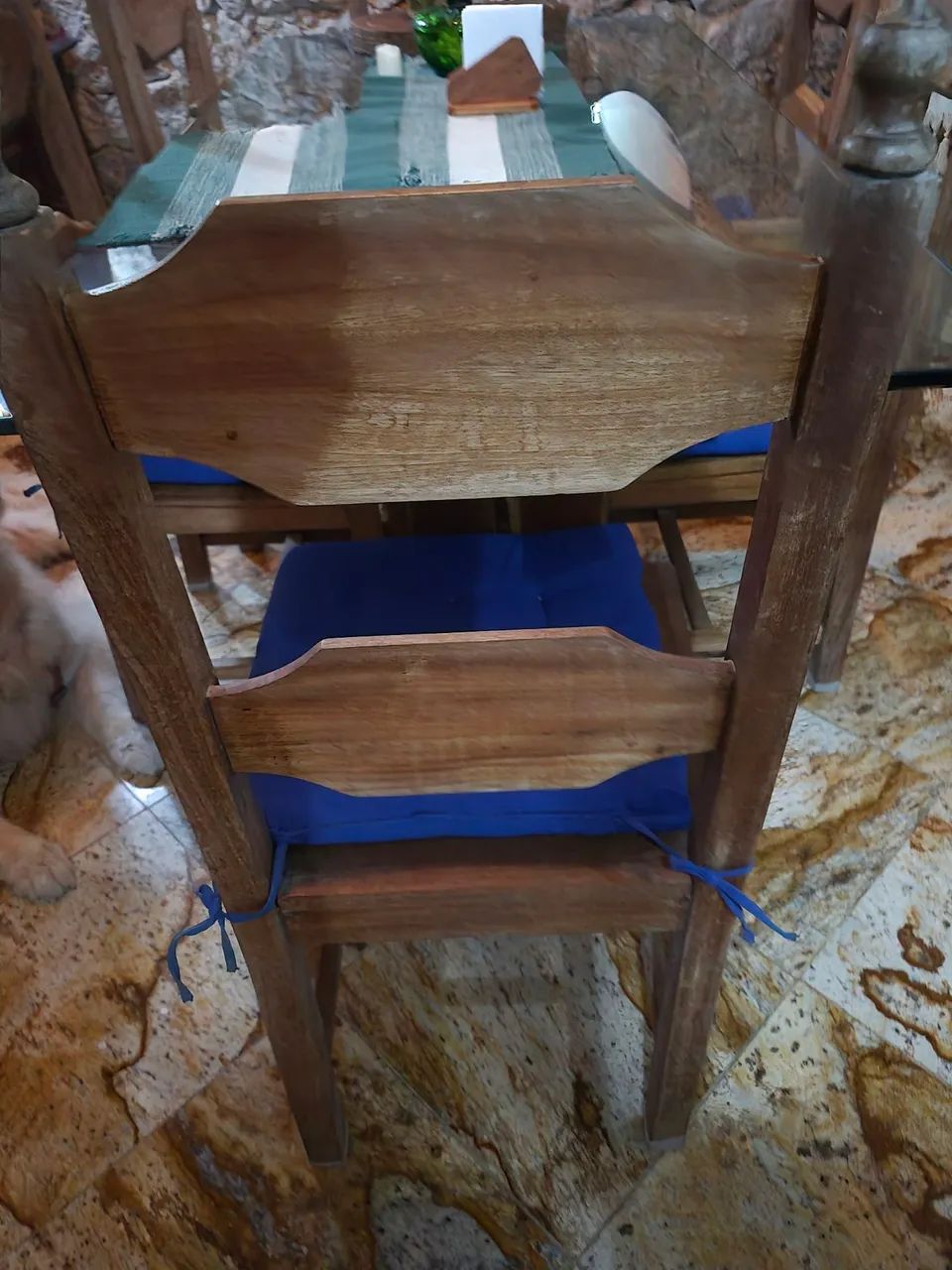 Mesa de madeira com 6 cadeiras - Foto 4