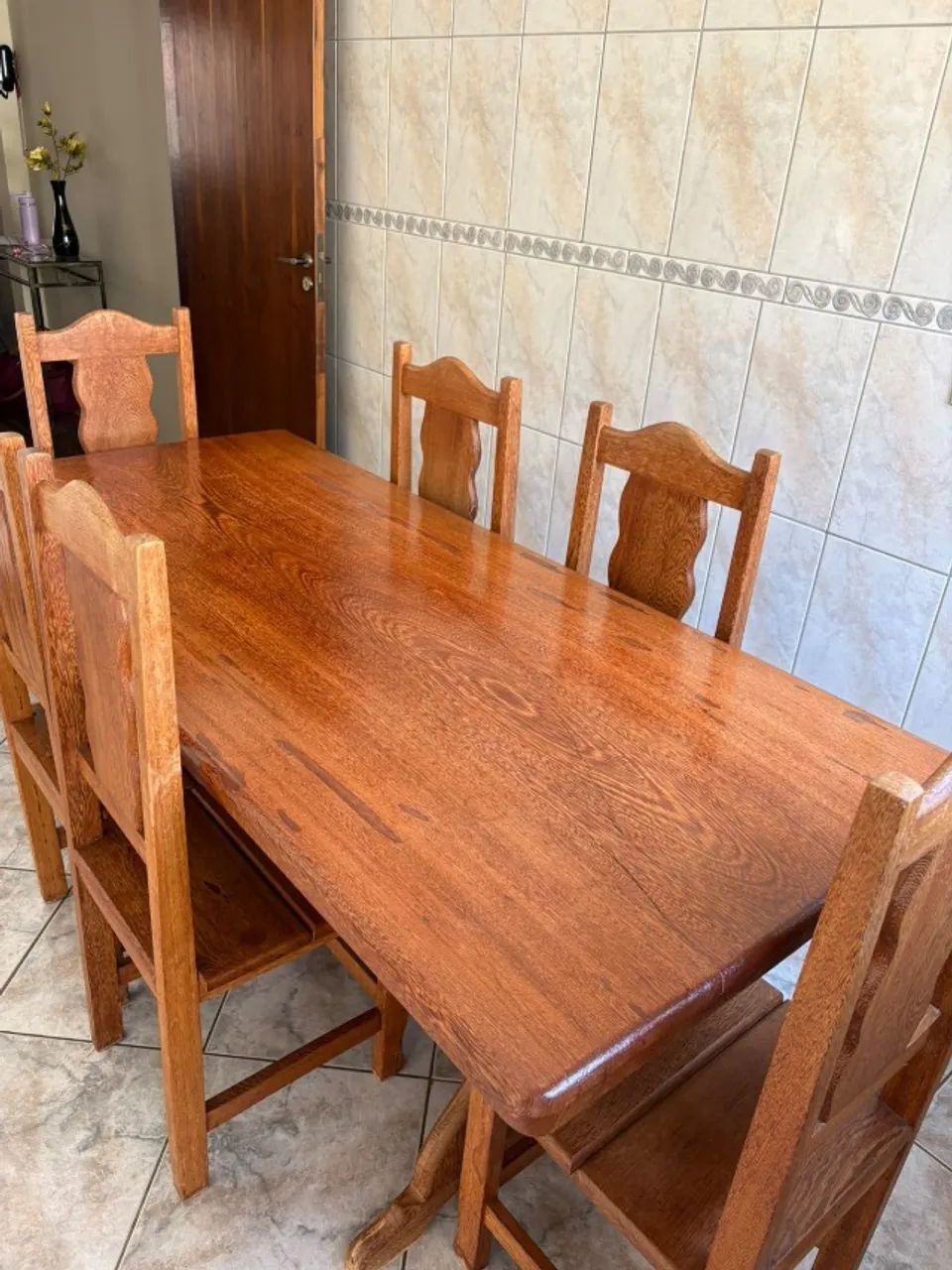 Mesa de jantar de madeira - 6 lugares