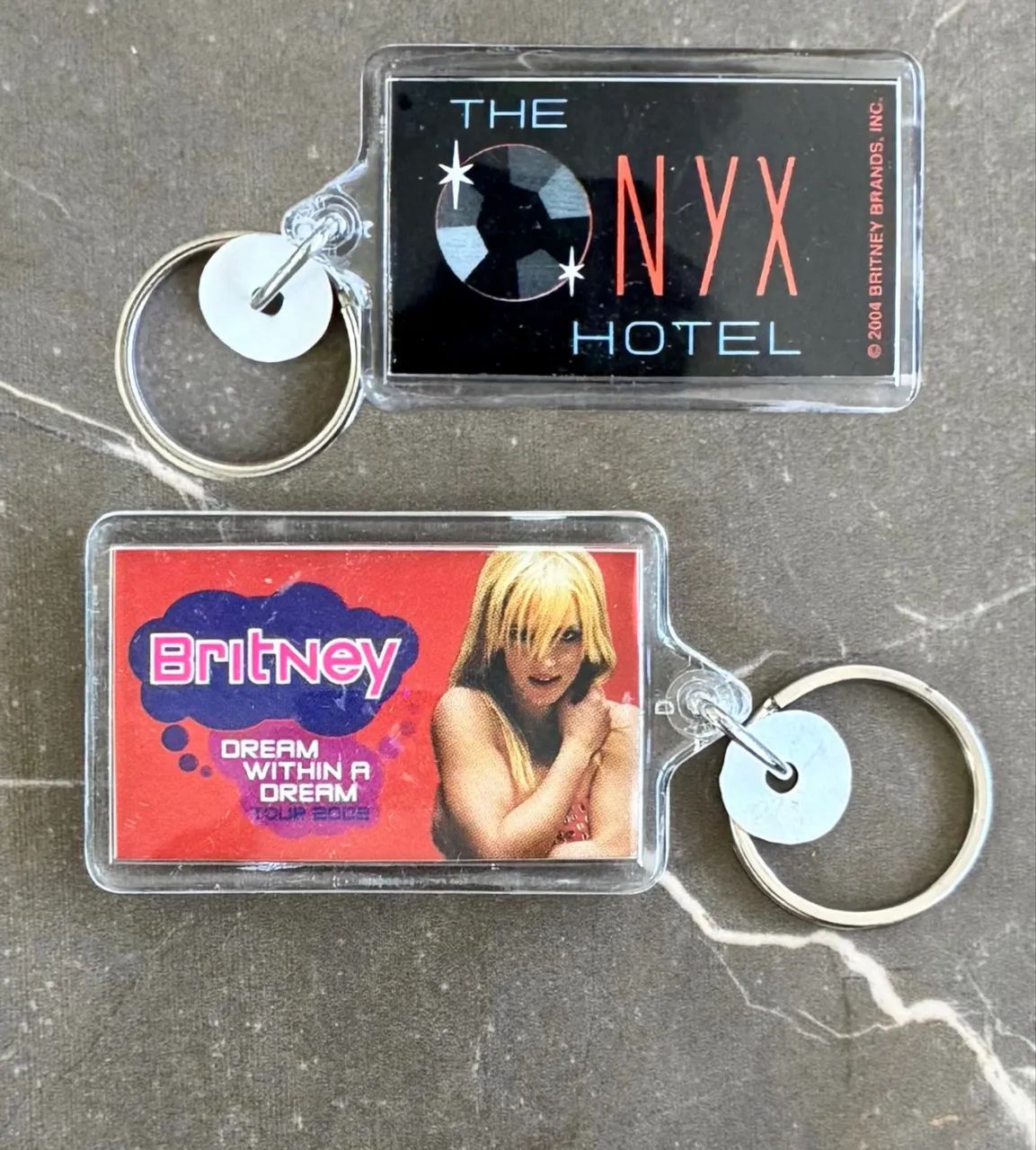 Chaveiros Britney Spears - DWAD Tour + Onyx Tour (OFICIAIS)