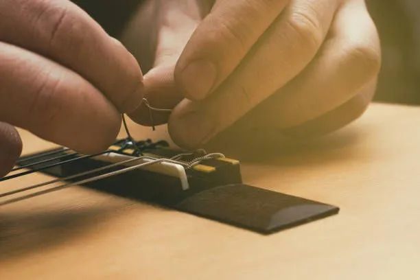 Conserto em violão, guitarra, etc.(Luthieria) - Foto 3