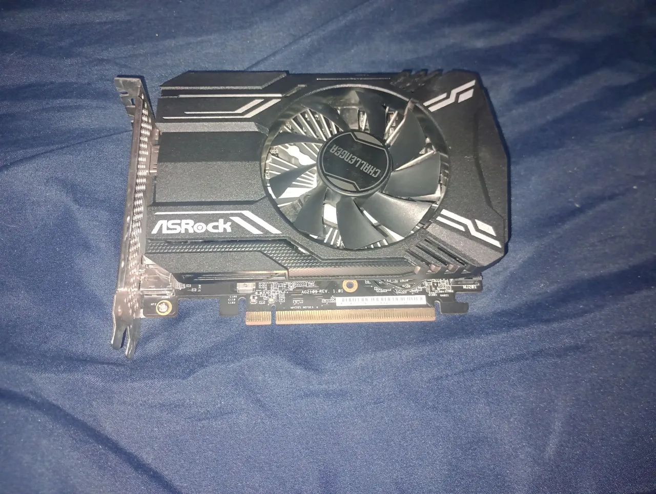 Radeon RX 6400 Asrock  - Foto 3