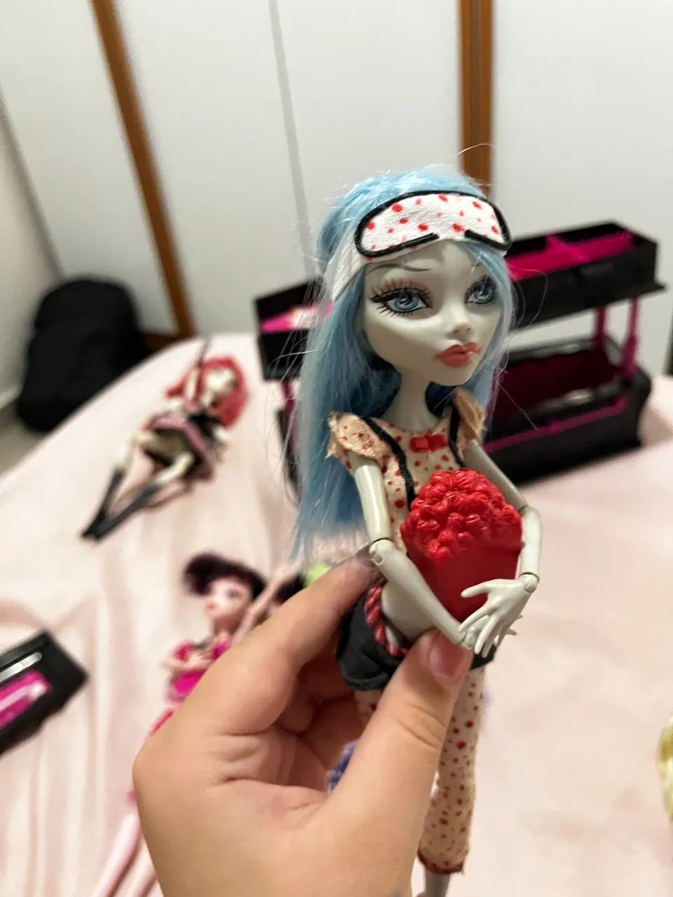 MONSTER HIGH GHOULIA DEAD TIRED 