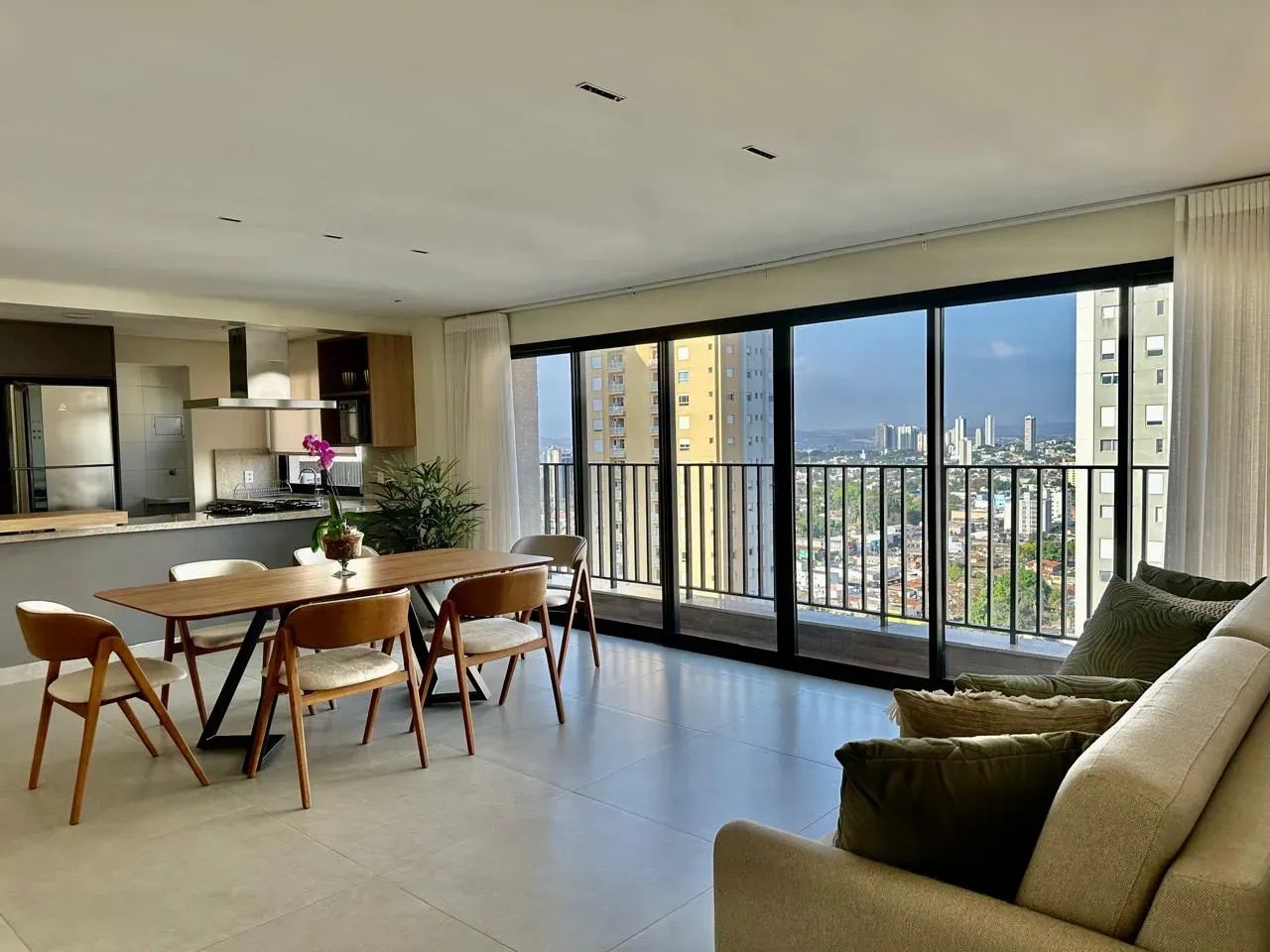 Apartamento, 140 m2, com 3 suítes, Sol da Manha, 23 andar, Mobiliado e Decorado