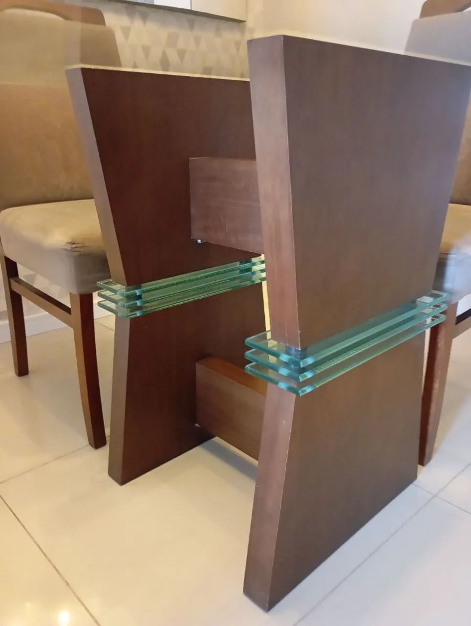 Mesa de jantar com cadeiras - Foto 2
