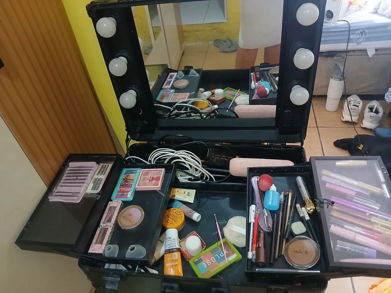 Maleta camarim avon com luzes - Foto 2