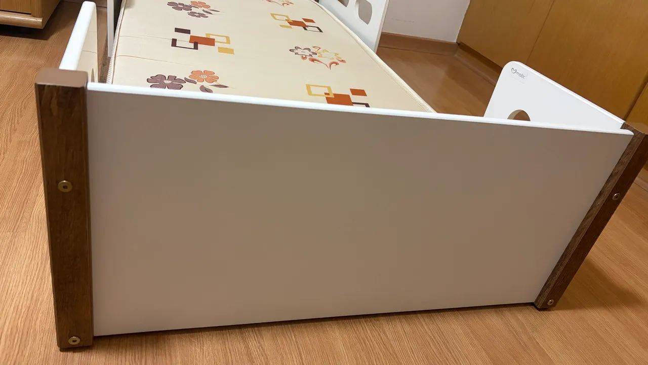 Cama Infantil de Madeira Branca com Grades + Colchão - Foto 2