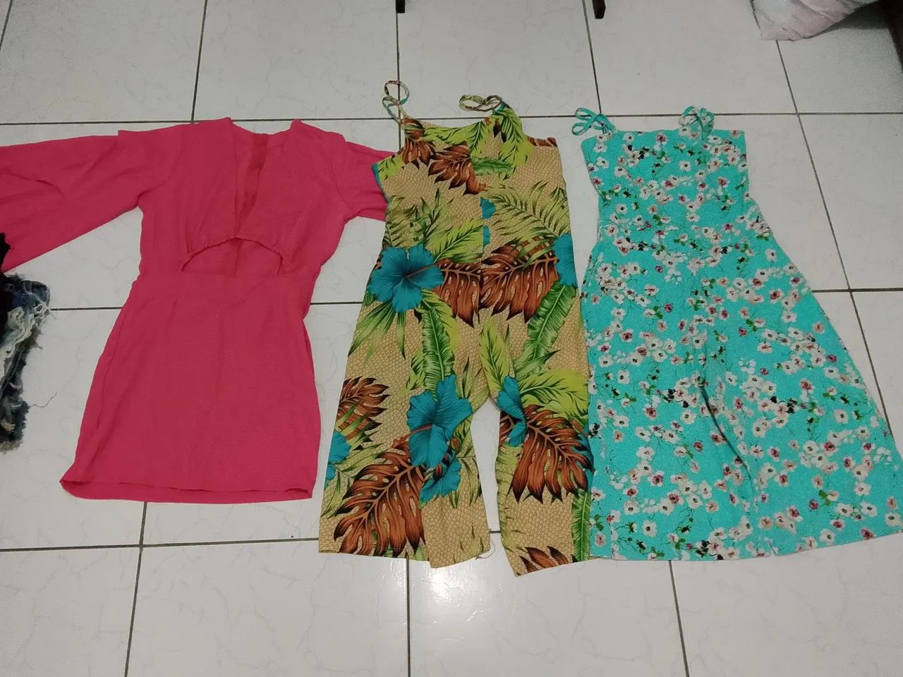 Lote de roupa feminina  - Foto 2