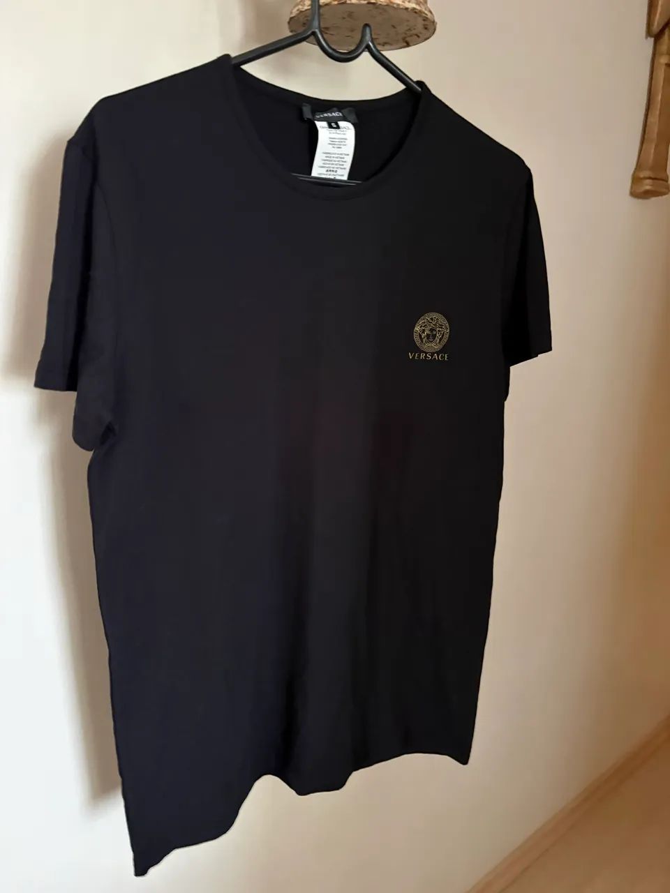 Camiseta Versace são duas.  - Foto 2