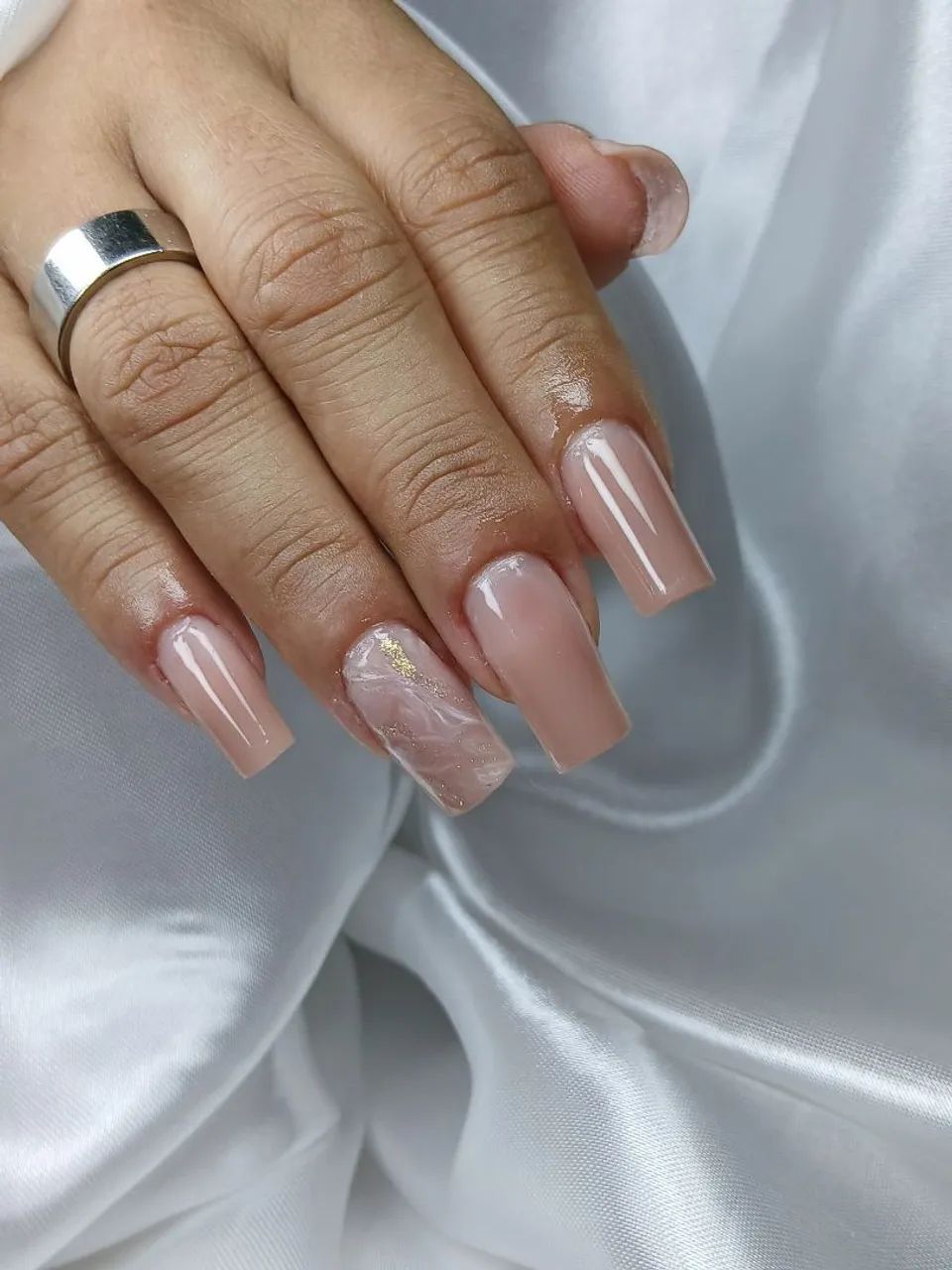 Alongamento de unhas incluso decoração simples