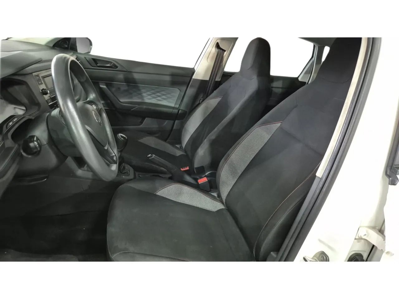 Volkswagen Polo Track 1.0 Flex 12V 5p, foto 9 de 11