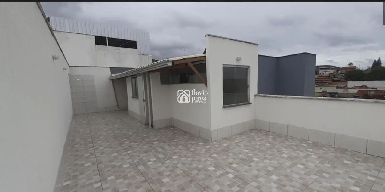 Prédio com 5 Apartamentos de 100m², 2 Coberturas e Loja Comercial no Térreo.