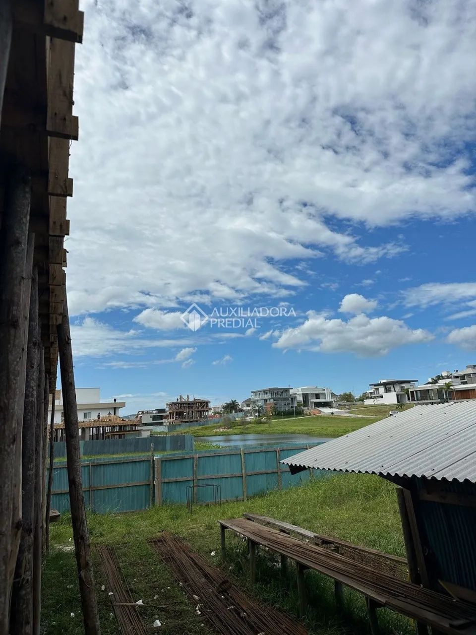 Lindo terreno Reserva da Pedra fundos pro lago - Foto 2