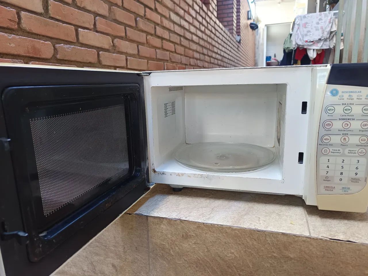 Microondas Eletrolux 20litros 127v - Foto 2
