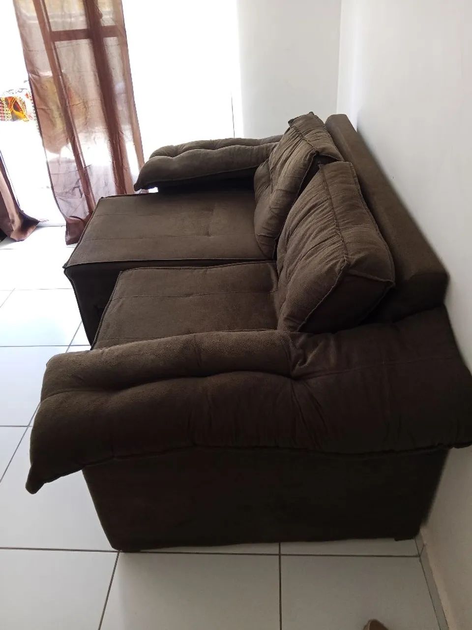 Sofa retrátil marrom Ben conservado por 900 reais falar com Polyana * - Foto 4
