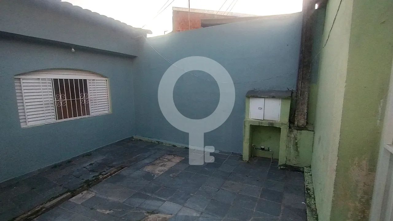 Casa com 3 quartos sendo uma suíte 2 vagas de garagem e Edícula - Foto 3