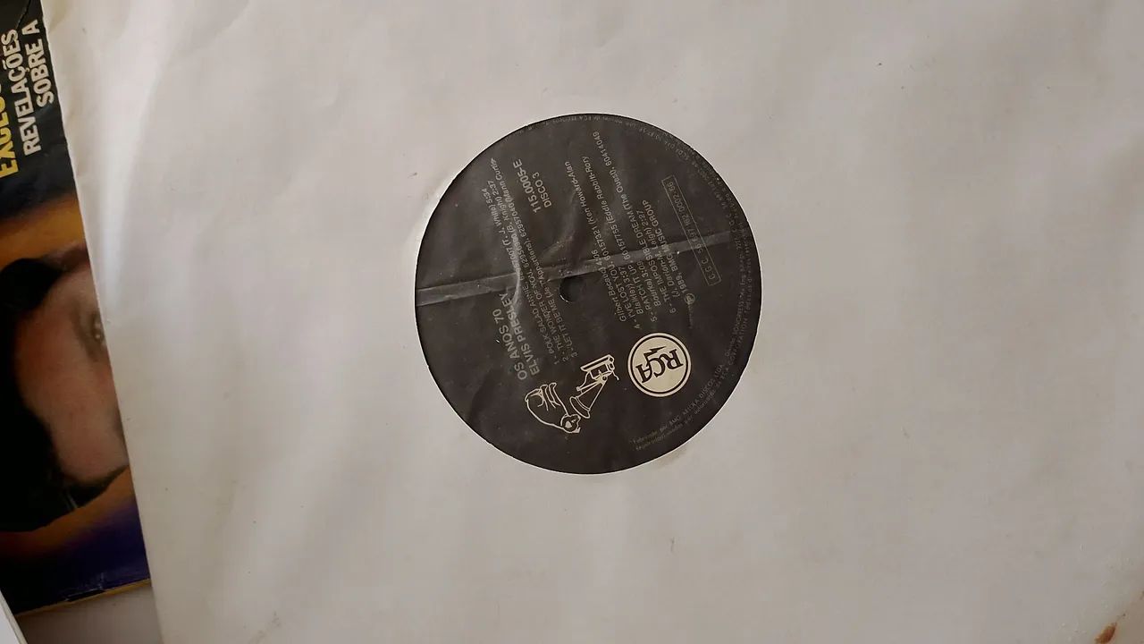 Caixa com 5 discos Elvis Presley  - Foto 2