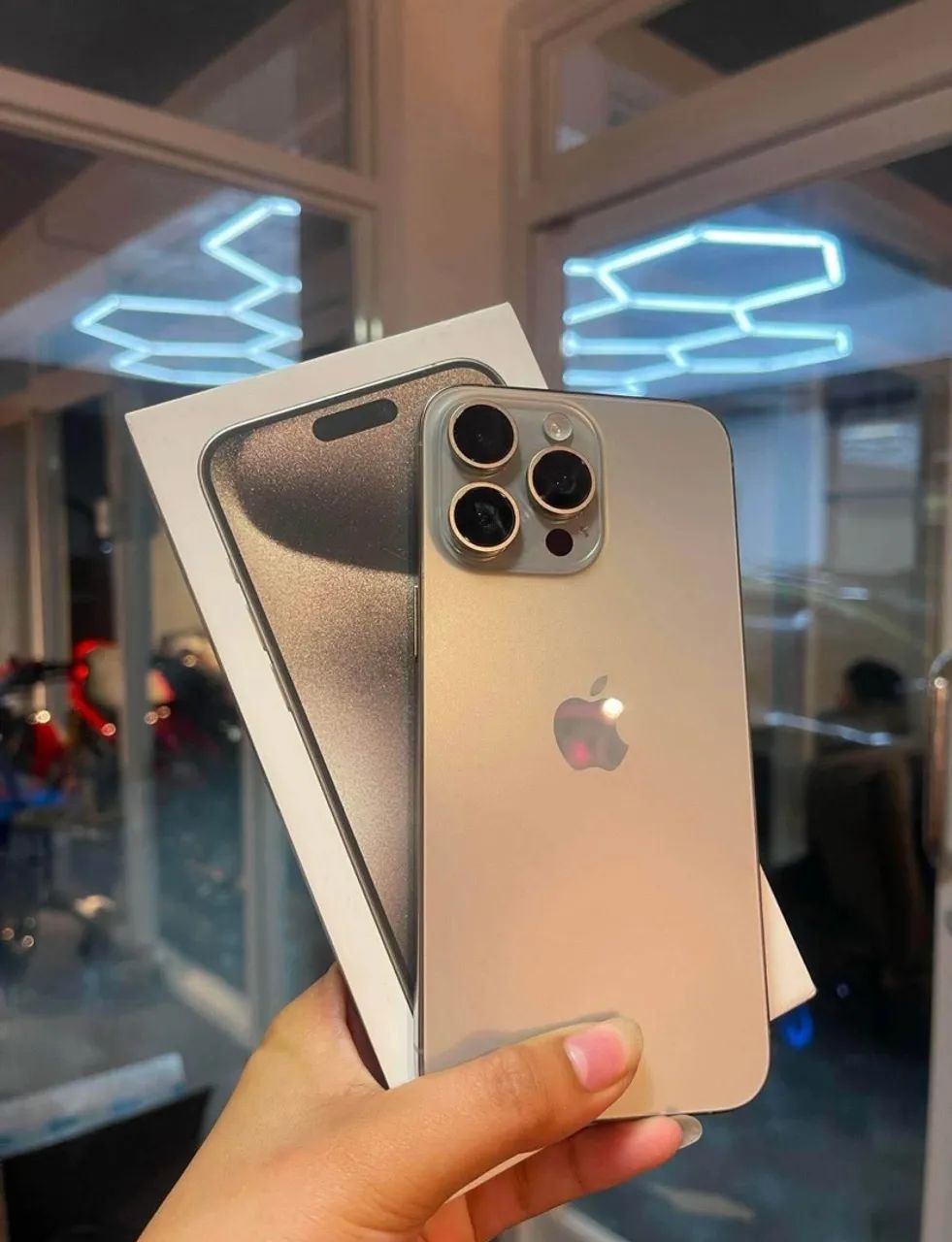 iPhone 15 Pro Max - Foto 2