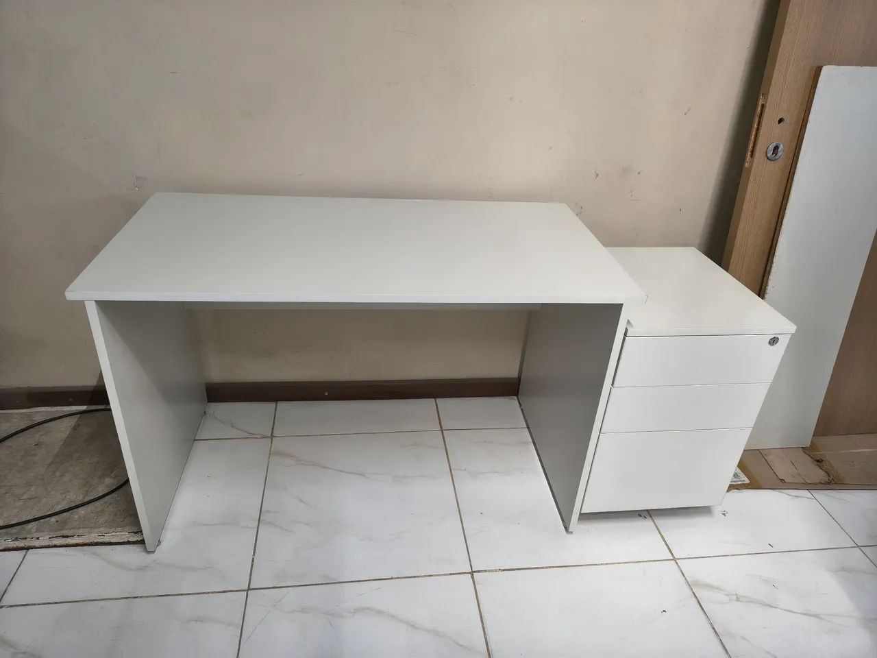 Mesa com graveteiro 