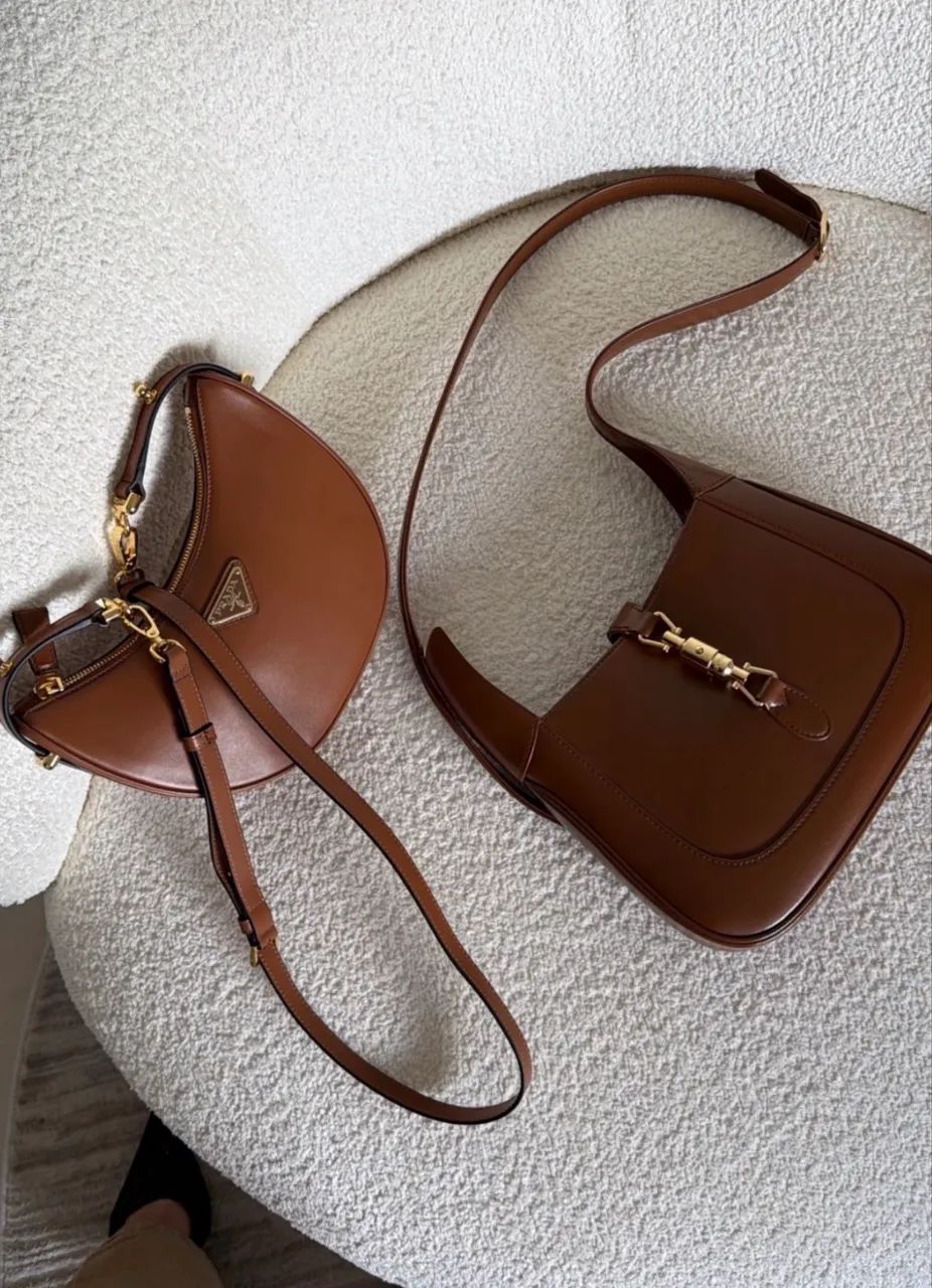 Bolsa em couro arque Prada marrom  - Foto 4
