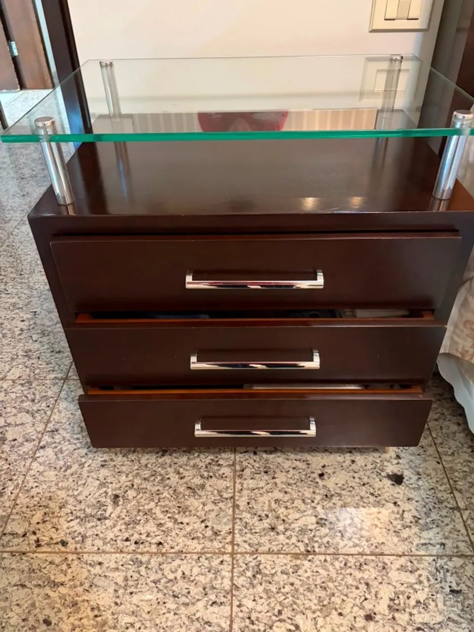 Criado-mudo / Mesa de cabeceira