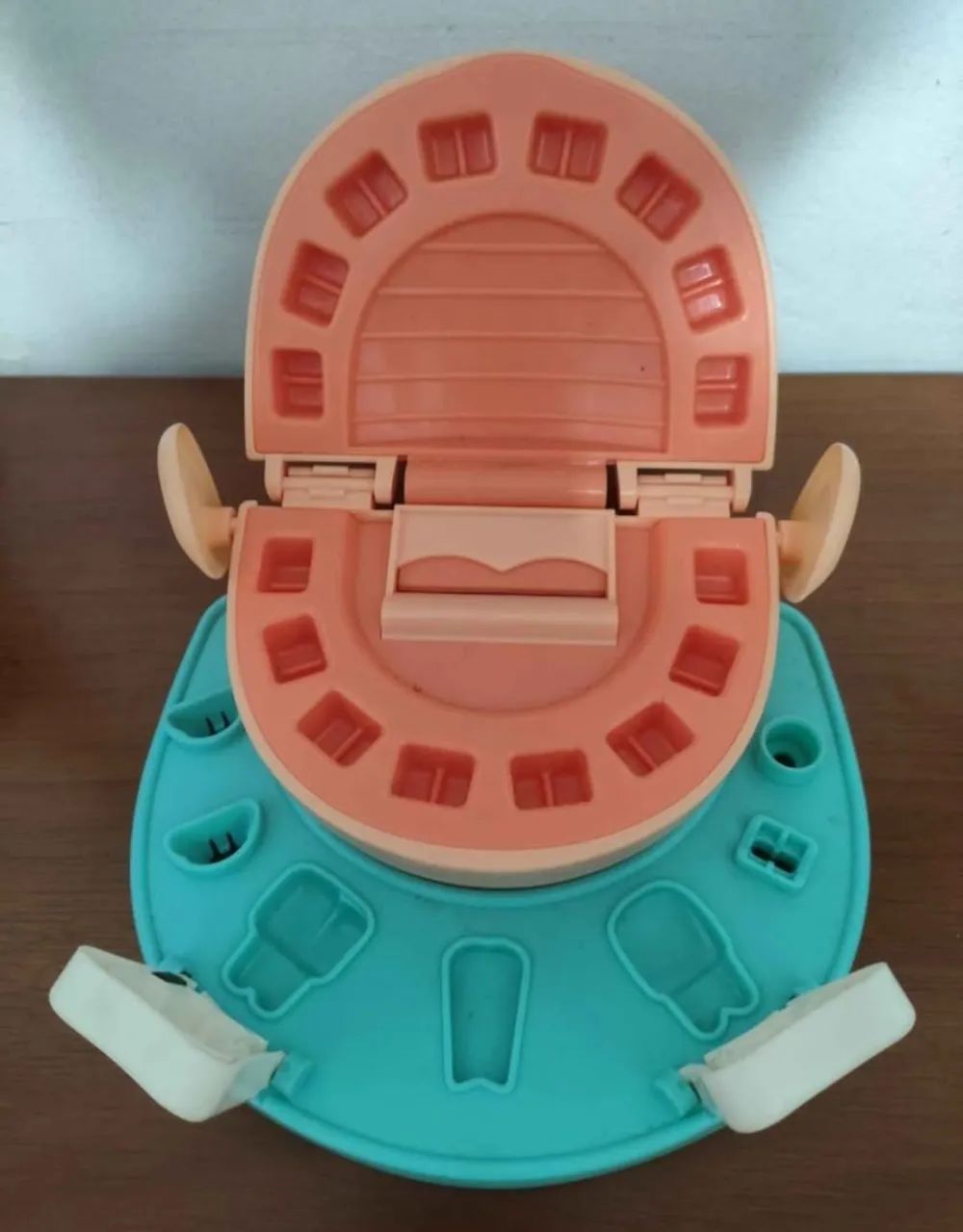 Brinquedo Play Doh original boneco dentista e acessórios - Foto 2