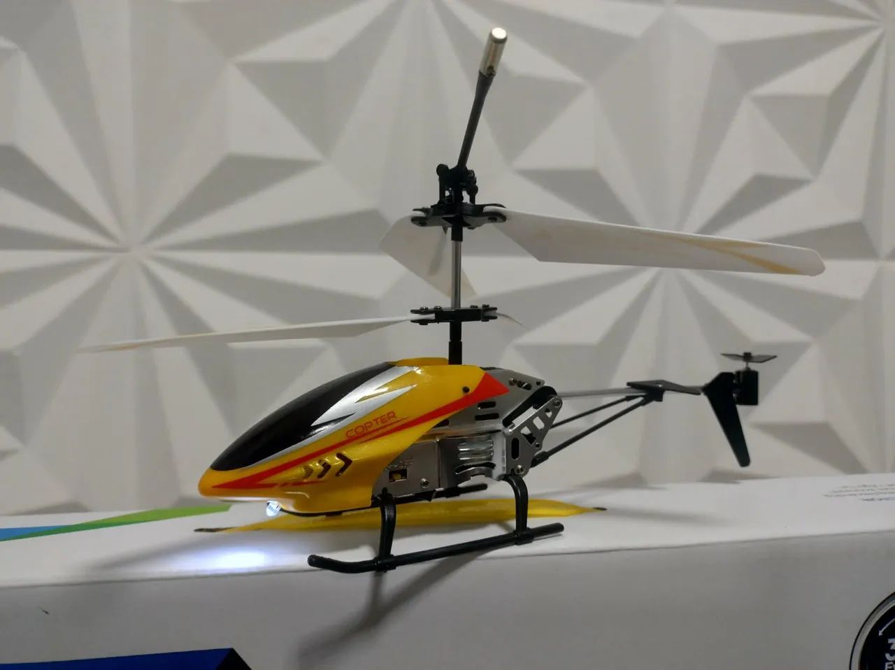Helicóptero controle remoto a bateria novo  - Foto 2