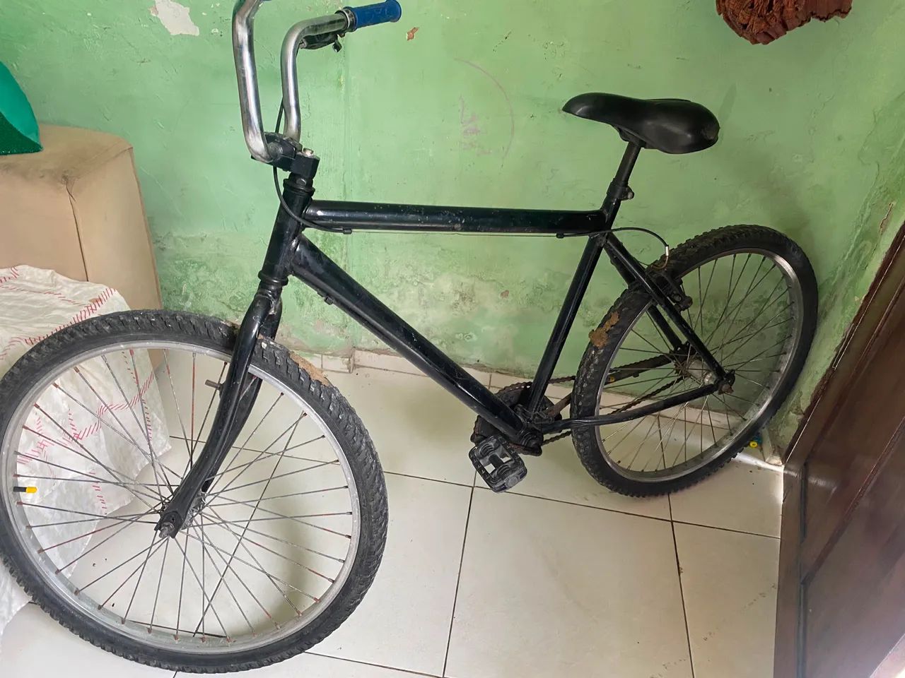 Vendo uma bicicleta 