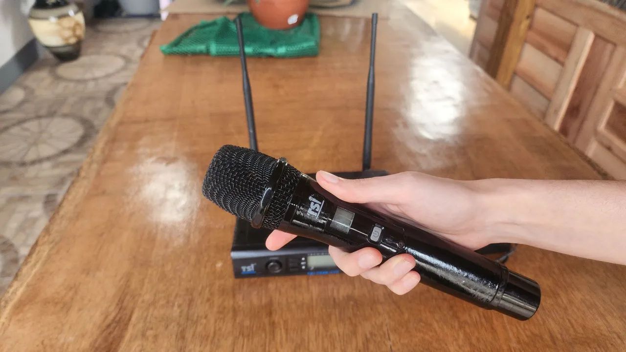 Microfone Sem Fio Tsi 7099-uhf Profissional De Mão - Foto 2