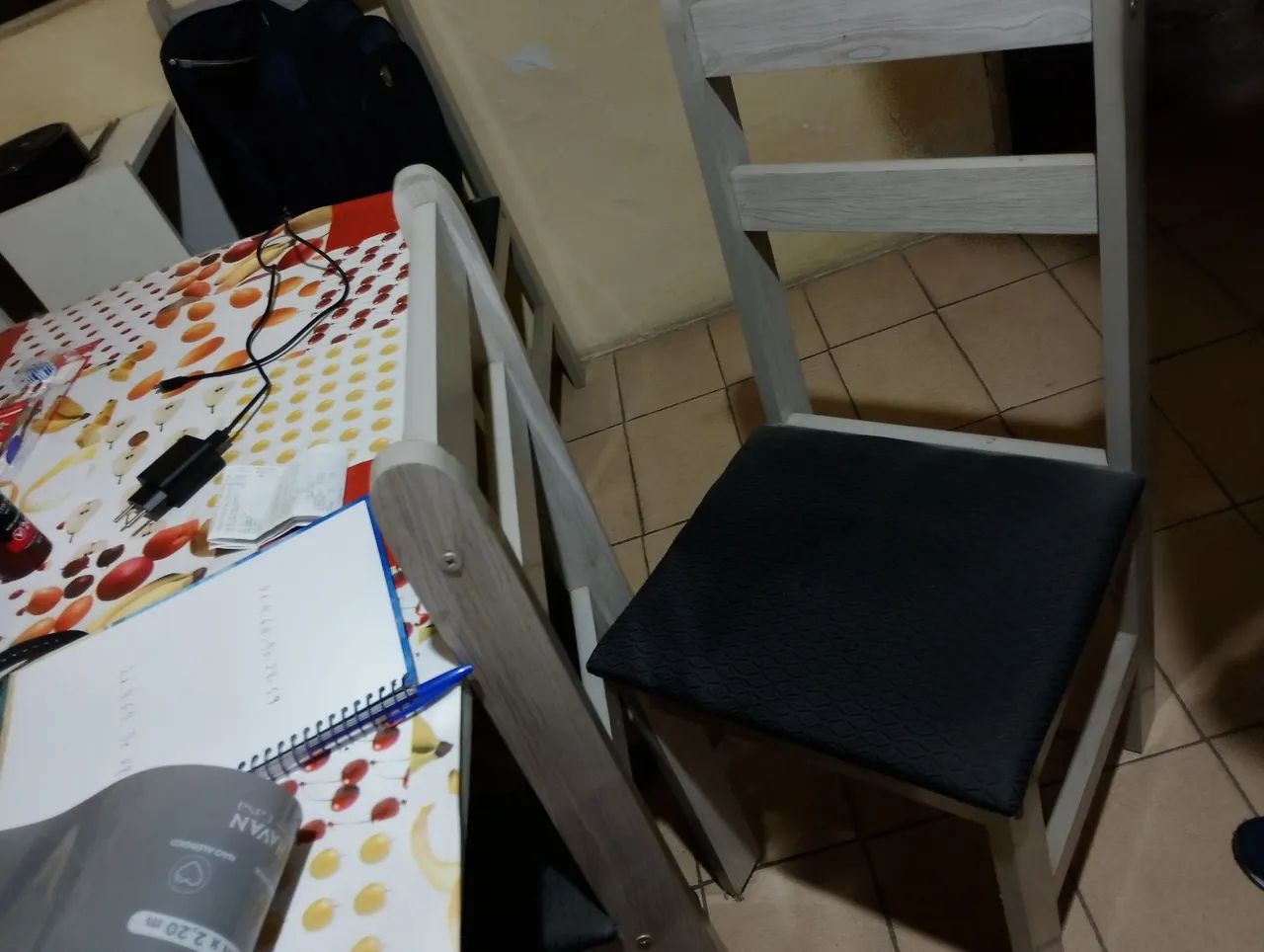 Mesa com 6 Cadeiras  - Foto 2