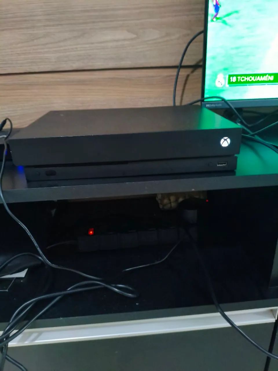 Xbox one X 1TB com 2 controles séries  - Foto 3