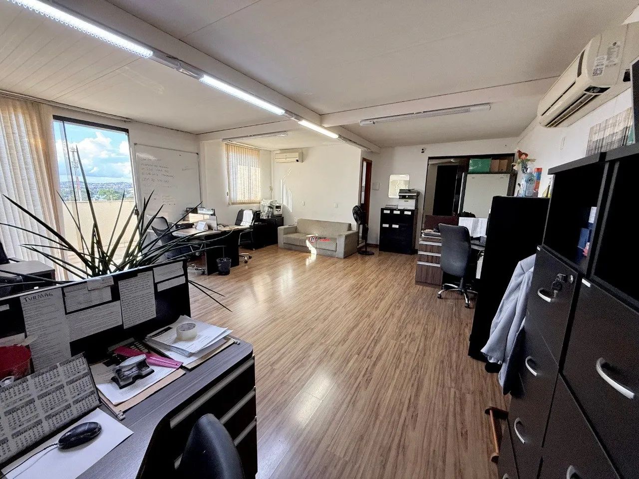 Sala comercial completa para locação