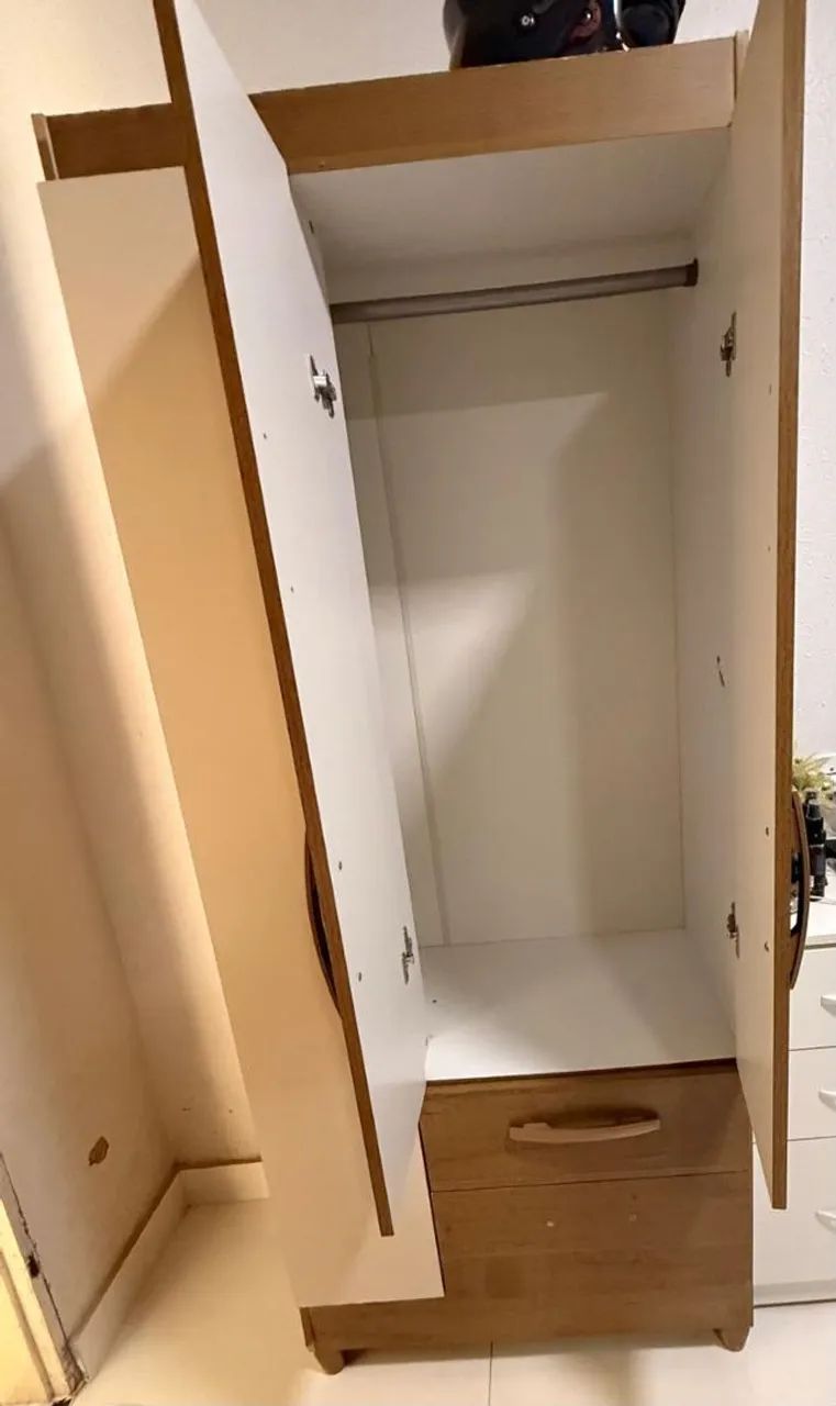 Vendo esse guarda roupa de solteiro com espelho - Foto 4