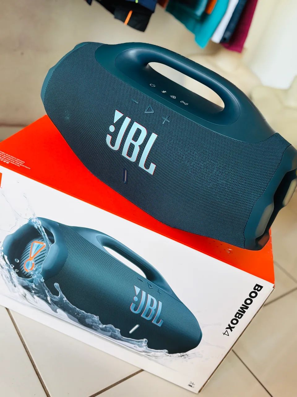 JBL boombox 4